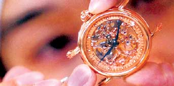 天津海鸥“陀飞轮”手表走在世界前列