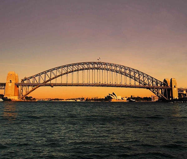 Multifort先锋系列以澳洲最宏伟的建筑地标雪梨港湾大桥为设计灵感