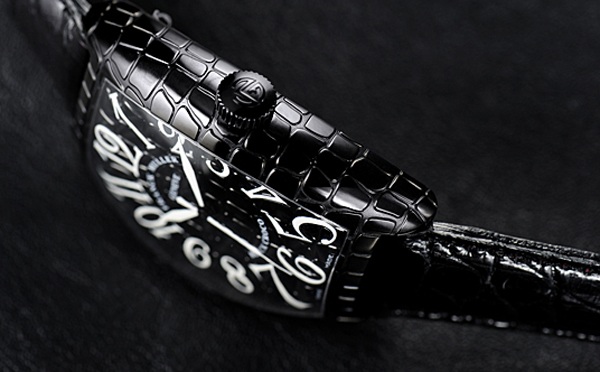 诠释酷感时尚 法兰穆勒Black Croco系列腕表 侧面