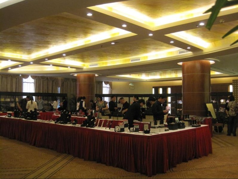 万表网杭州广发奢侈品展4