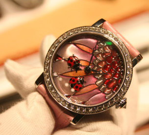 卡地亚手表2012新款腕表上市 卡地亚新款手表图片欣赏