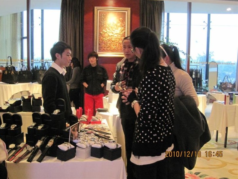 万表网杭州广发奢侈品展6