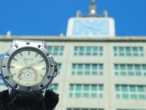 大雪捣乱压坏钟表连接线 江城标志大钟指针乱转