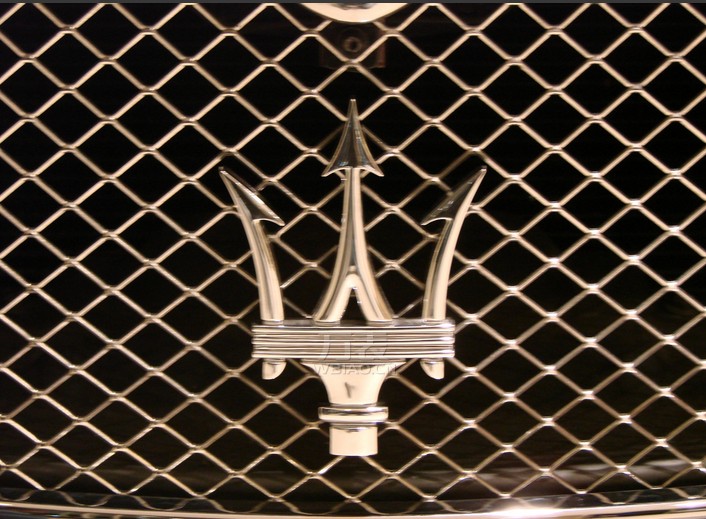 历史上第一辆镶有三叉戟徽标的玛莎拉蒂轿车是出现在1926年4月25日Targa Florio比赛上