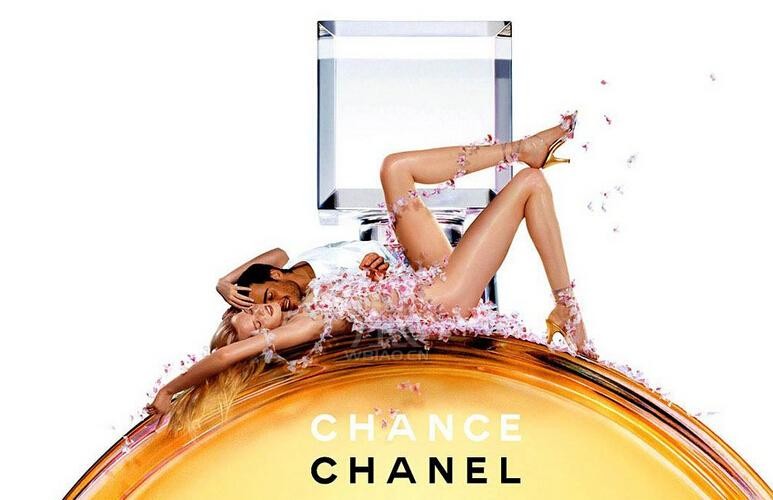 顾客对Chanel这个品牌的迷恋很大程度上是对Coco Chanel女士的致敬