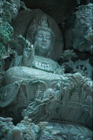 世界最大翡翠观音圣像在广东韶关曲江