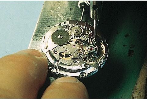 手表课堂：新买的手表为什么不走？从石英表和机械表分析