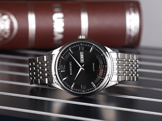 罗西尼手表表芯为臻品之选，品质保证得深受亿万消费者喜爱