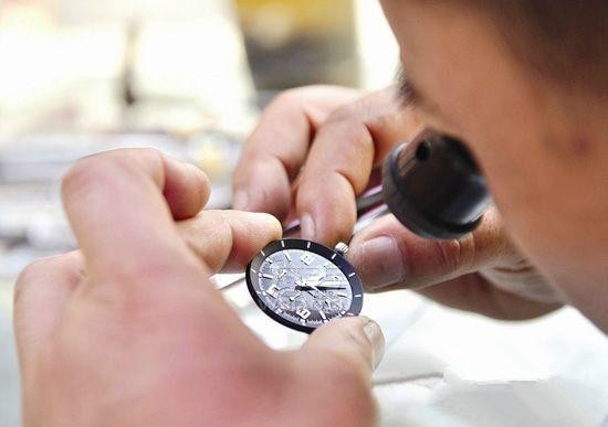 追求良好的售后服务：劳力士手表保修详情