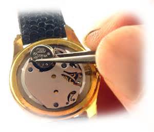 天梭手表电池能用多久？如何判断手表电池需要更换？