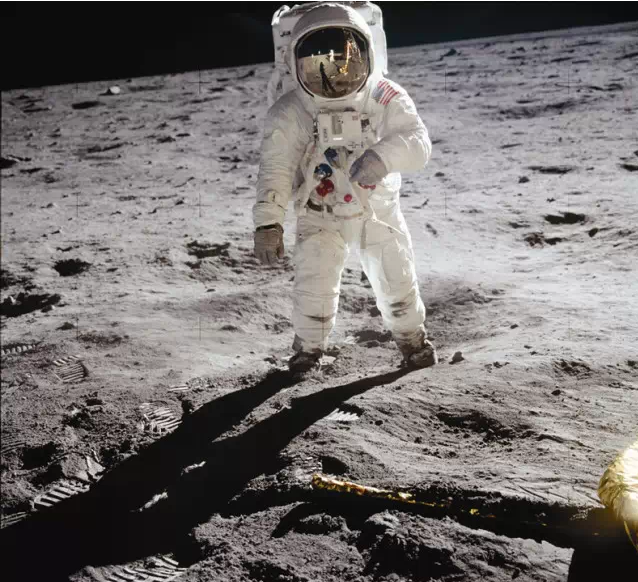 欧米茄登月腕表，超霸专业月球表“阿波罗11号”
