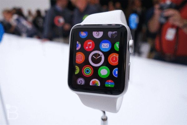 苹果或已研发第二代智能手表 挖来多名时尚高管