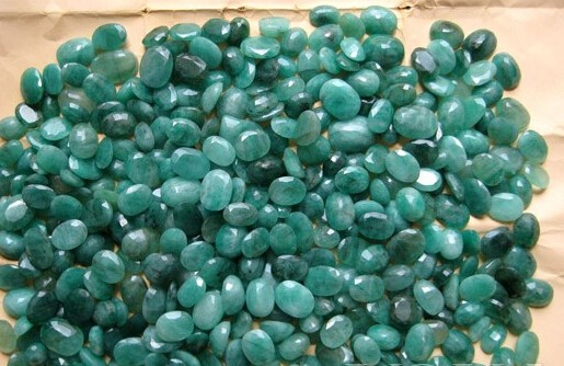 斋普尔孕育着祖母绿，红宝石和蓝宝石等各种彩色宝石