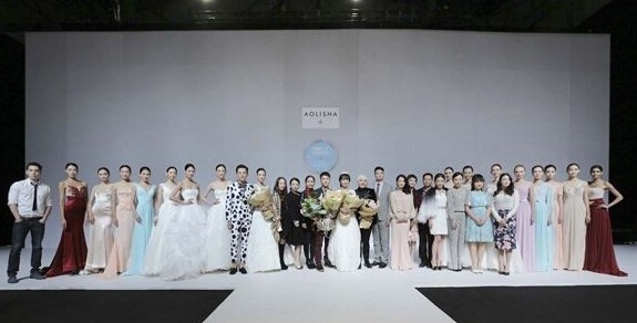 奈特丽时尚集团2015AOLISHA发布会谢幕