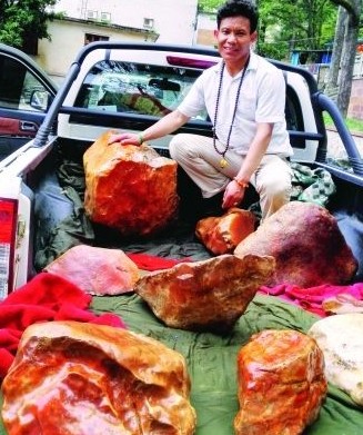 藏瓷遗韵香港上市，奇石藏家开展市场交易