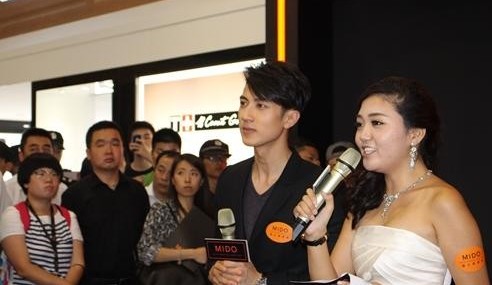 吴尊见证瑞士美度表新店开业