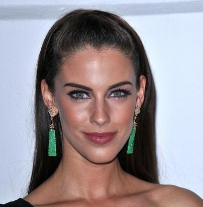 杰西卡·朗帝(Jessica Lowndes) 佩戴翡翠耳环