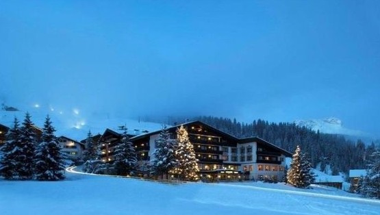 专业的雪场配上昂贵的滑雪酒店，这才是你应有的逼格