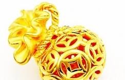 这类黄金吊坠就是近两年风靡黄金市场的3D硬金