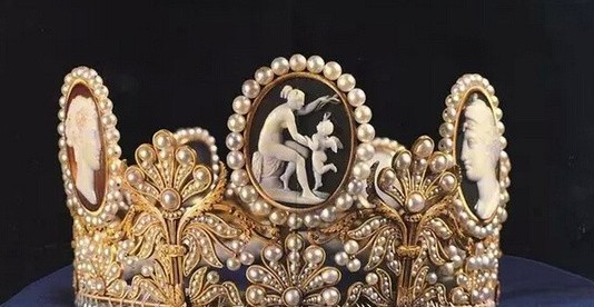 Chaumet黄金珍珠玛瑙浮雕皇冠