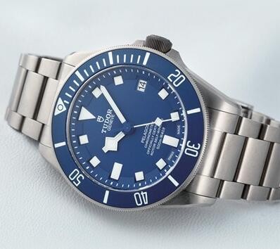 帝舵 Pelagos潜水腕表Blue Sea:首次使用钛金属材质的腕表
