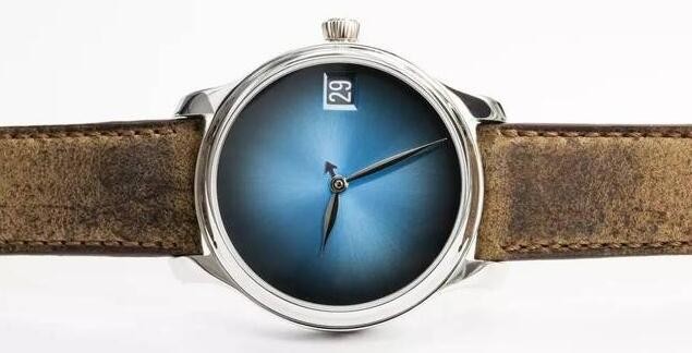 亨利慕时首次推出精钢款勇创者万年历电光蓝概念腕表