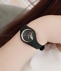 icewatch黑色小有机硅胶手表如何？