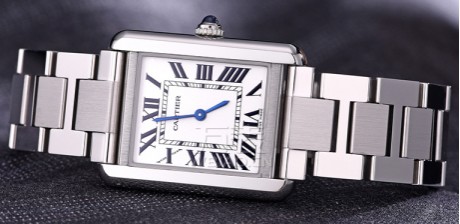 伯爵手表和卡地亚哪个好，伯爵手表有什么特别的？手表品牌