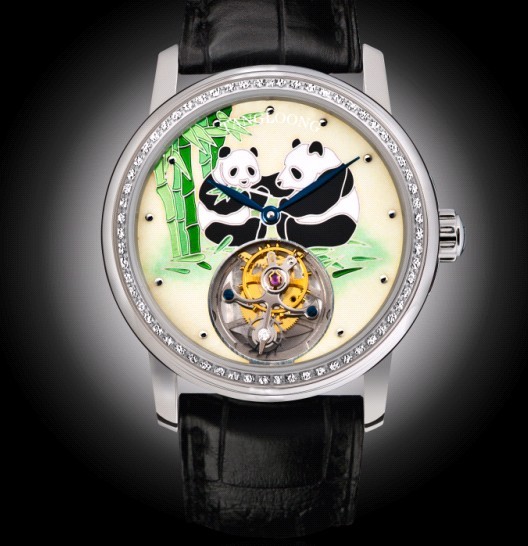 珍藏文化手表品牌“唐龙”表推出首款“国宝大熊猫珐琅陀飞轮金钻腕表”