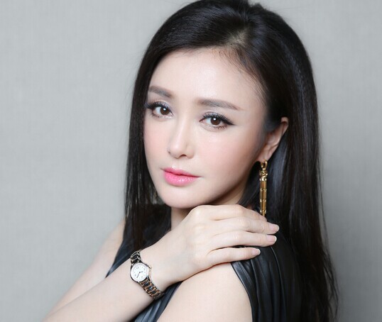 秦岚佩戴宝齐莱白蒂诗Princess腕表现身中国时尚权力榜颁奖盛典
