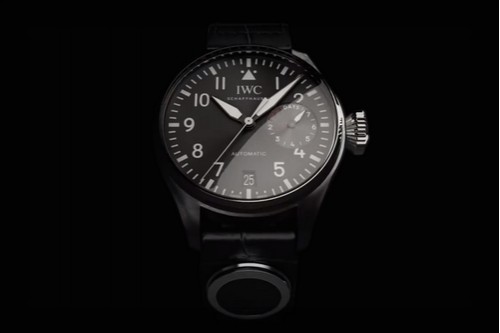 万国腕表也推出奢华智能手表，售价大概为9.4万元