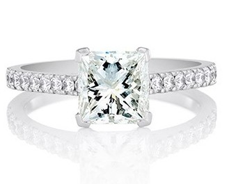 公主方钻订婚戒指 独特的造型与传统的光芒完美结合起来