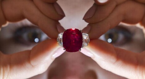 25克拉鸽血红宝石拍买超3000万美元 刷新世界纪录