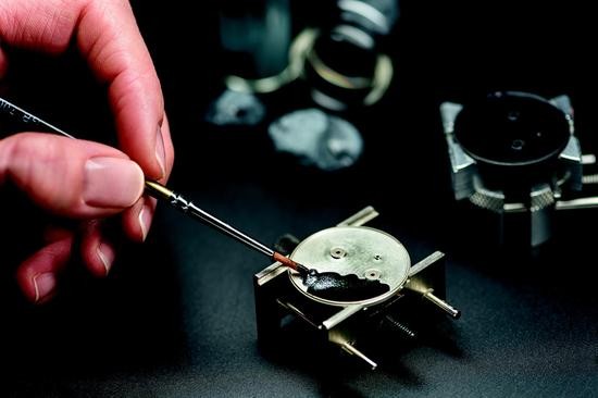Speedmaster Snoopy apollo 13 production caseback_3
