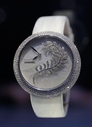 Chanel 全新“MademoisellePrivé(女士专属)”羽毛珠宝腕表系列