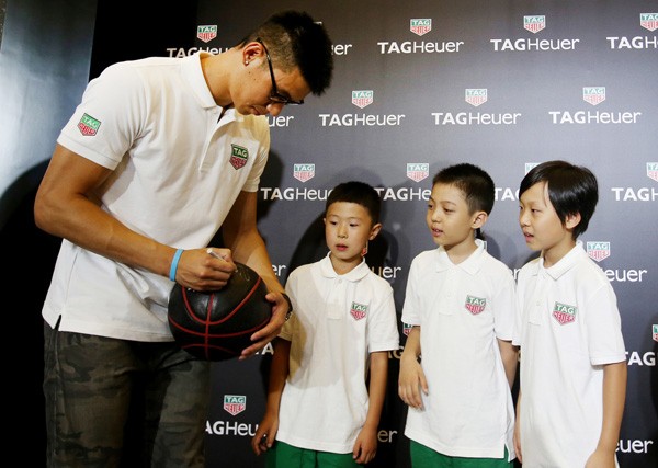 TAG Heuer 泰格豪雅携林书豪完胜北京大挑战!
