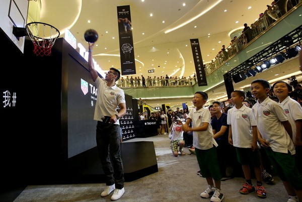TAG Heuer 泰格豪雅携林书豪完胜北京大挑战!