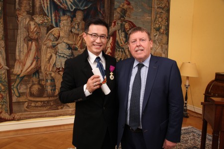 7月1日通灵珠宝CEO沈东军被授予比利时国王勋章