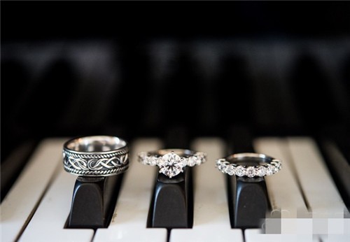 如何拍出精美绝伦的婚戒照片？结婚戒指图片欣赏