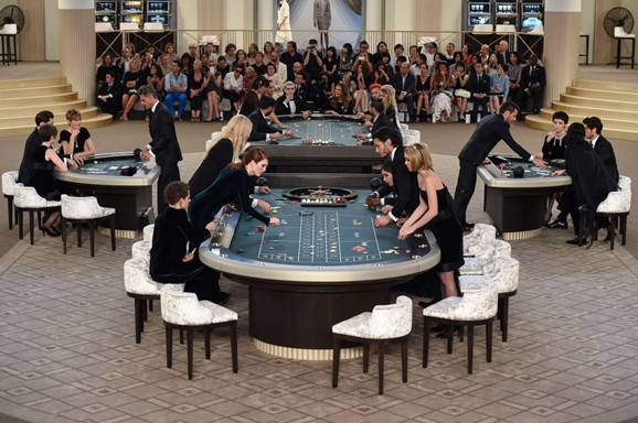 惊，香奈儿(Chanel)2015秋冬高定大秀变成“赌场！
