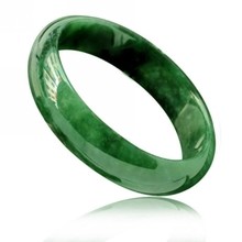玻璃种帝王绿翡翠是什么？它的价格又是怎样？