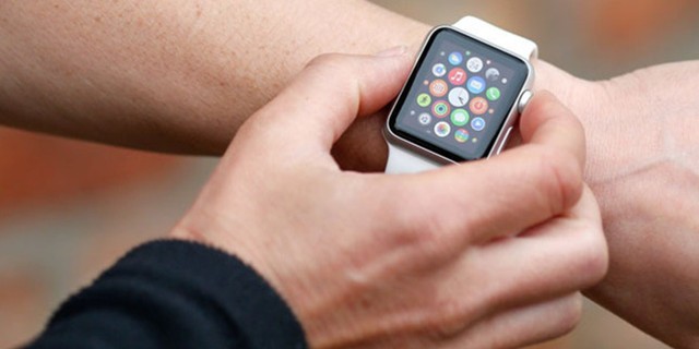 苹果手表可当做电子钥匙来开门，为生活带来很多便利
