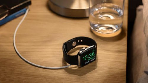苹果手表关注度暴跌 瑞银预测其销量减半