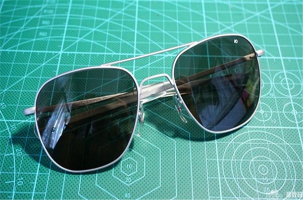 AO 太阳镜：飞行员的护目眼镜