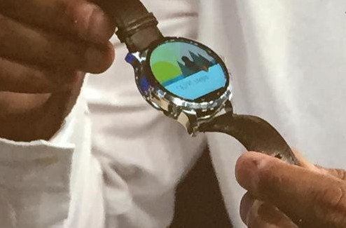 IDF 2015上，Fossil发布与英特尔合作的首款智能手表