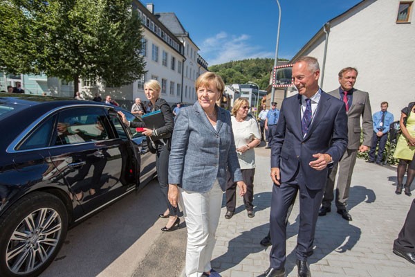 德国总理默克尔为朗格新建大楼揭幕