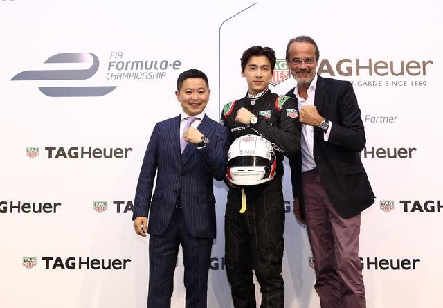 与赛车手李易峰共同见证泰格豪雅的速度与激情