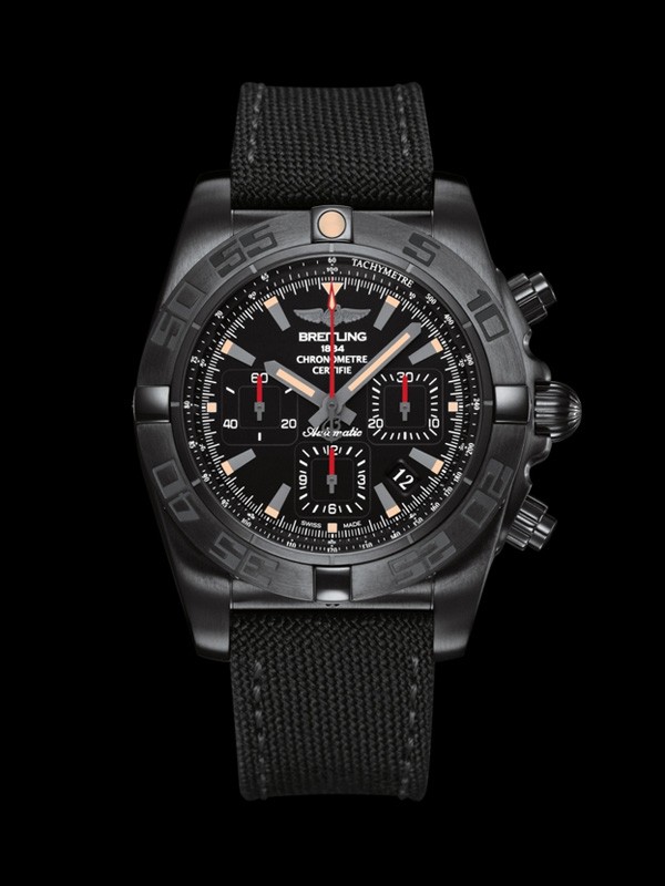 百年灵推出全新终极计时黑钢腕表