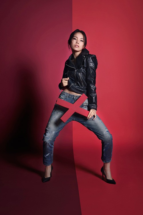 Diesel在春节前夕专为中国消费者推出了全新限量版牛仔裤