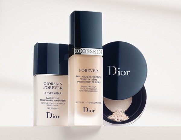 Dior迪奥恒久钻肌粉底系列，保持活力女性清爽妆容